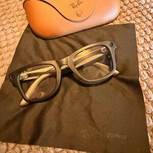 Gen 2 Ai Ray-Ban Matte Black Meta Glasses with Tan Case(text me before purchase)